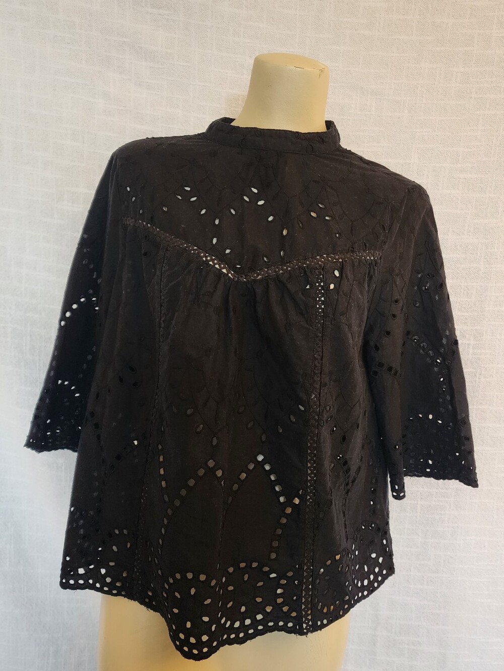 M & S Collection Black W 8 Cotton Eyelet Shell Top 3/4 Sleeve  Back Buttons A466